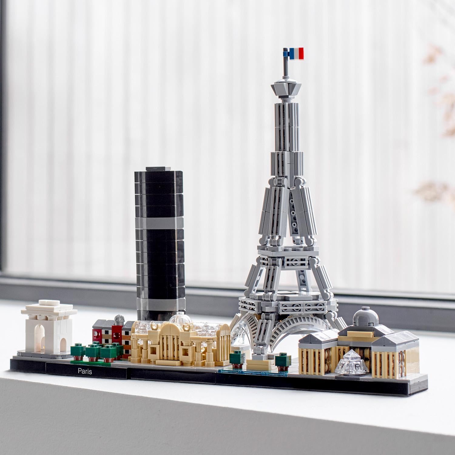 Lego Architecture Parigi con Torre Eiffel e Louvre 21044 - immagine 6