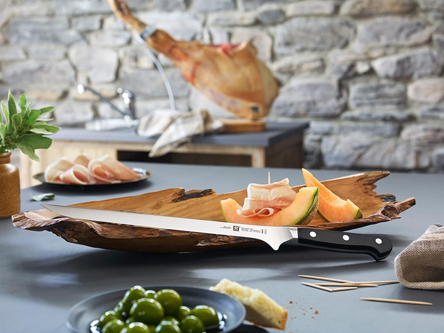 Zwilling PRO, Coltello forgiato da prosciutto, 26 cm di Lama - immagine 2