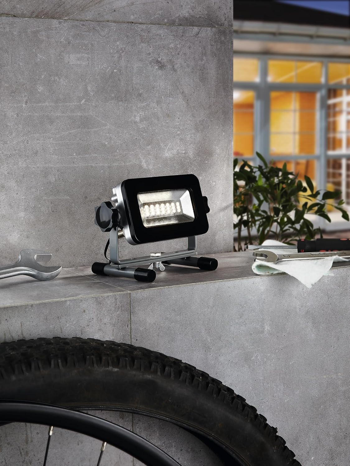 EGLO Faretto LED Piera - Lampada da Lavoro Portatile - immagine 3