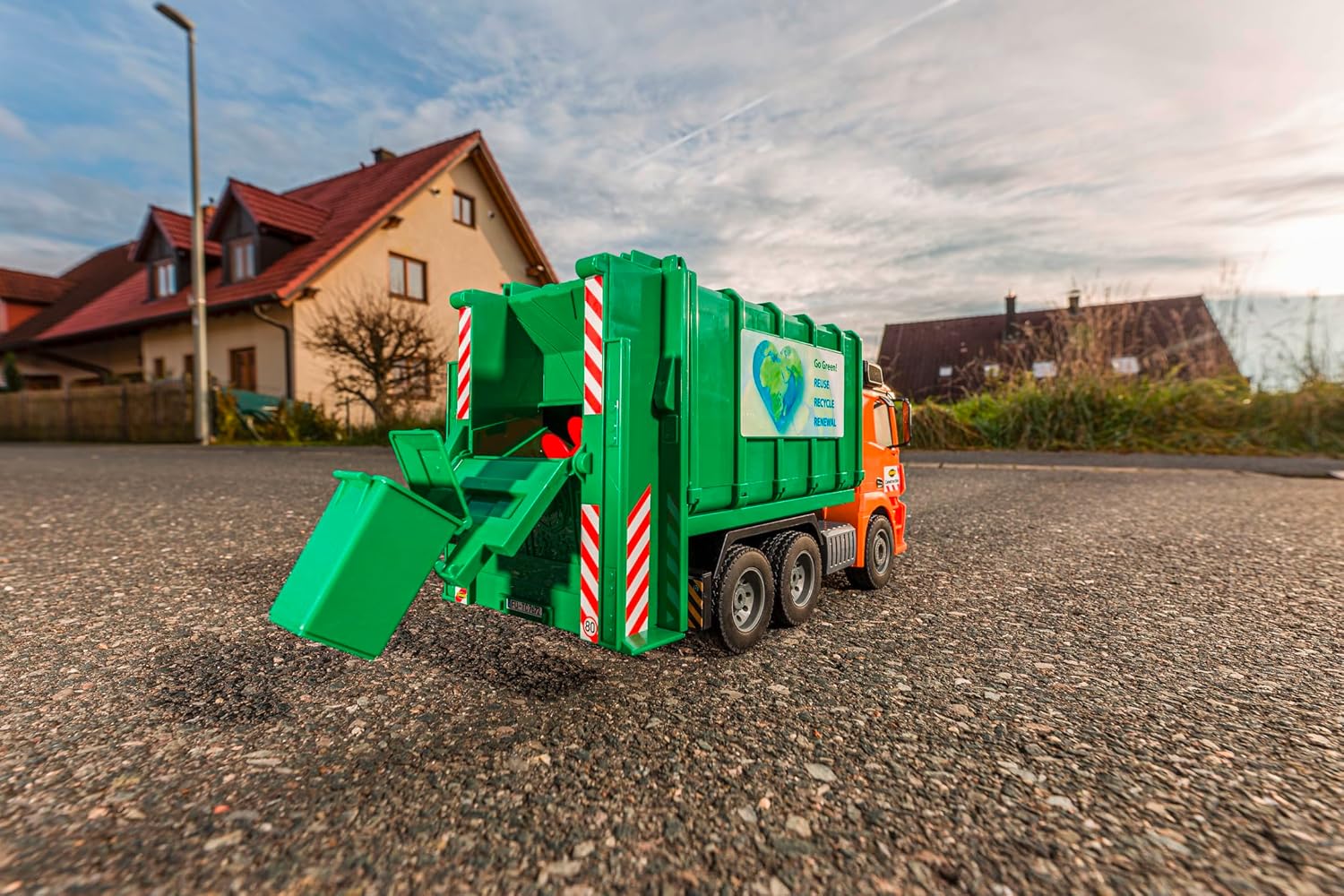 Carson 500907672 - Camion Spazzatura MB Arocs 1:20 RTR - immagine 4