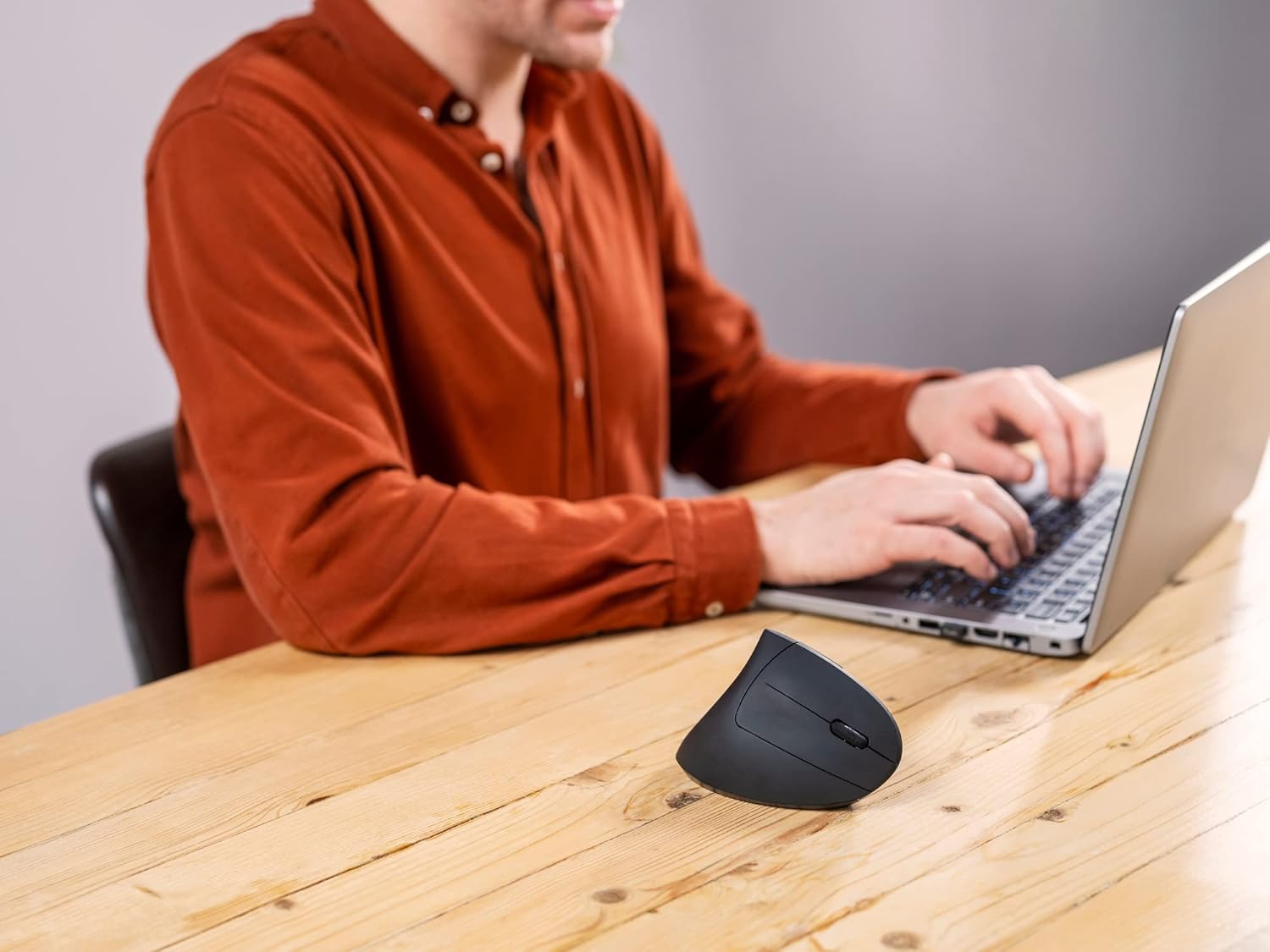 Trust Verto Mouse Verticale Wireless Ergonomico, Nero - immagine 5