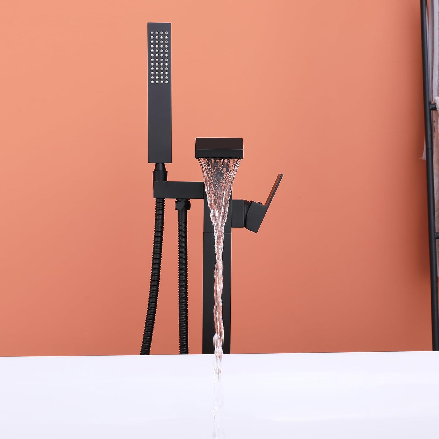 Rubinetto Vasca Freestanding Nero con Doccetta - immagine 2