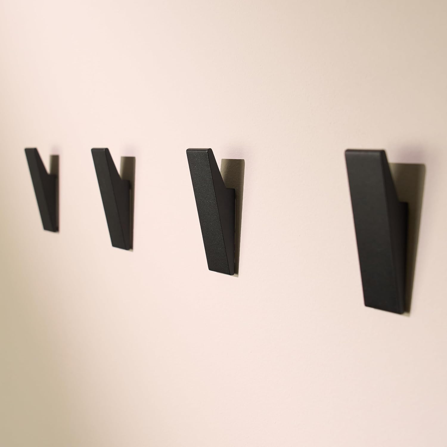 Design Amburgo Ganci Adesivi Forti 4 Pezzi, Nero - immagine 1