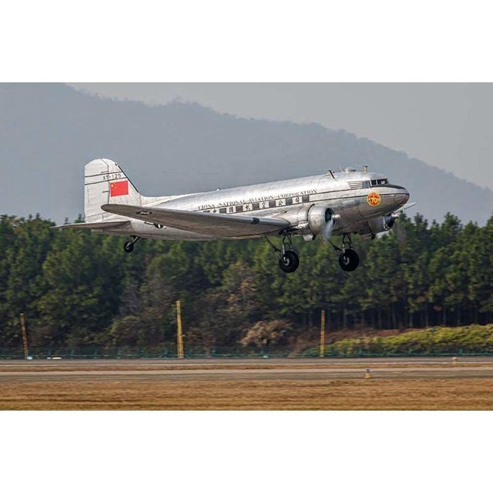 Trumpeter (TRUQR Modello Aereo: DC-3