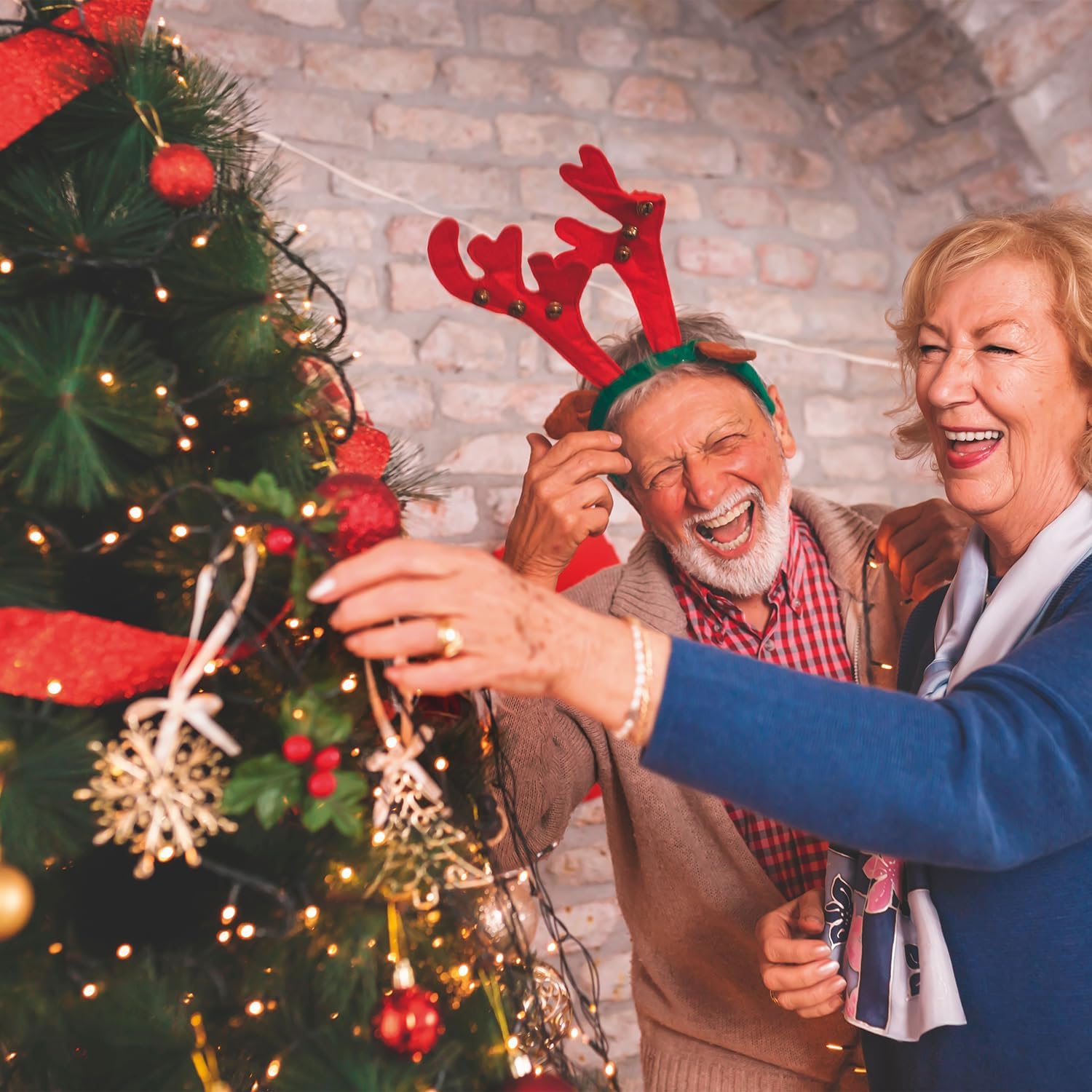 Albero di Natale Verde Naturale Innevato con Bacche Rosse - immagine 3