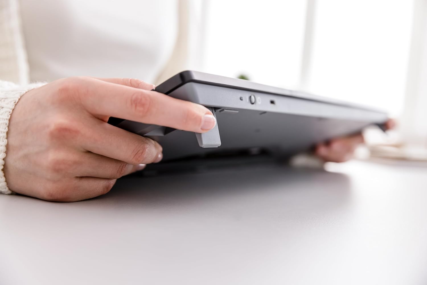 Cherry STREAM DESKTOP RECHARGE - Set Tastiera e Mouse Wireless - immagine 5