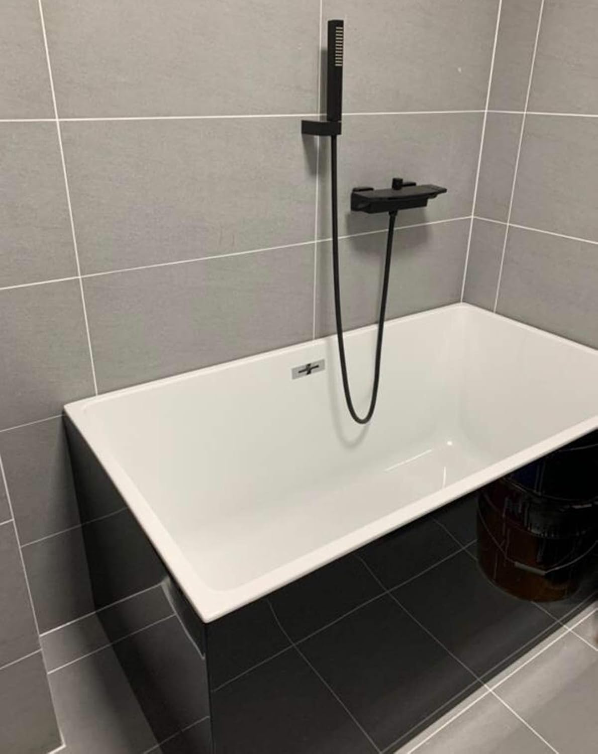 Miscelatore Vasca da Bagno a Cascata Nero con Doccetta - immagine 7