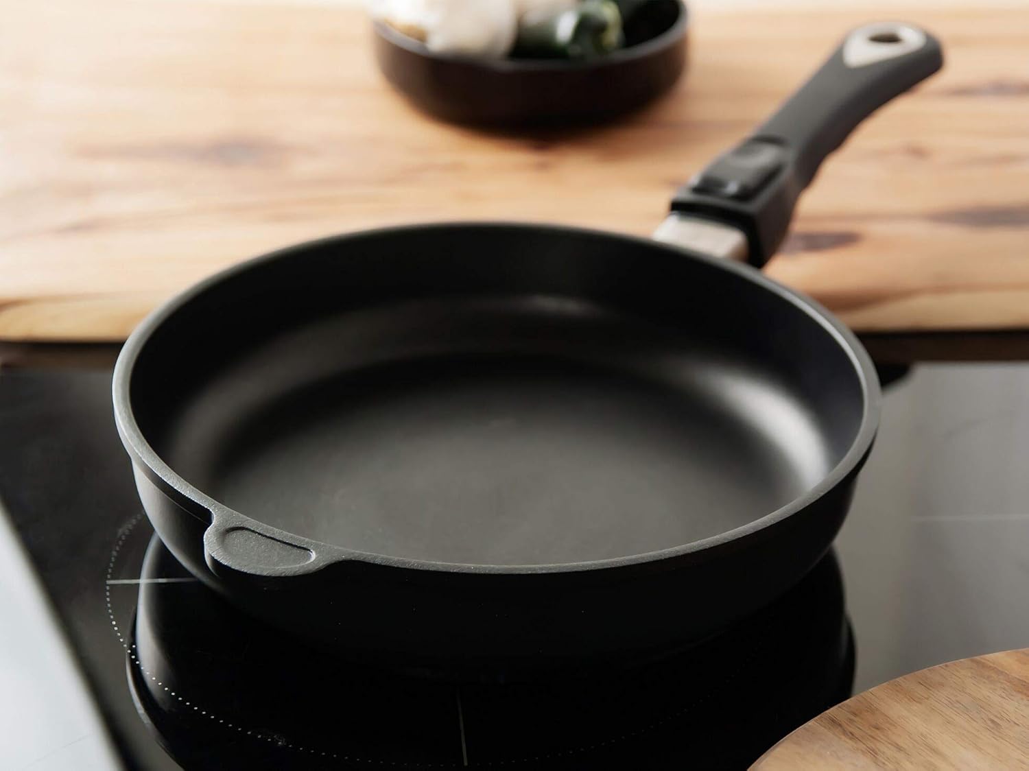 Amt Gastroguss - Tegame I-524 per Induzione 24cm - immagine 3