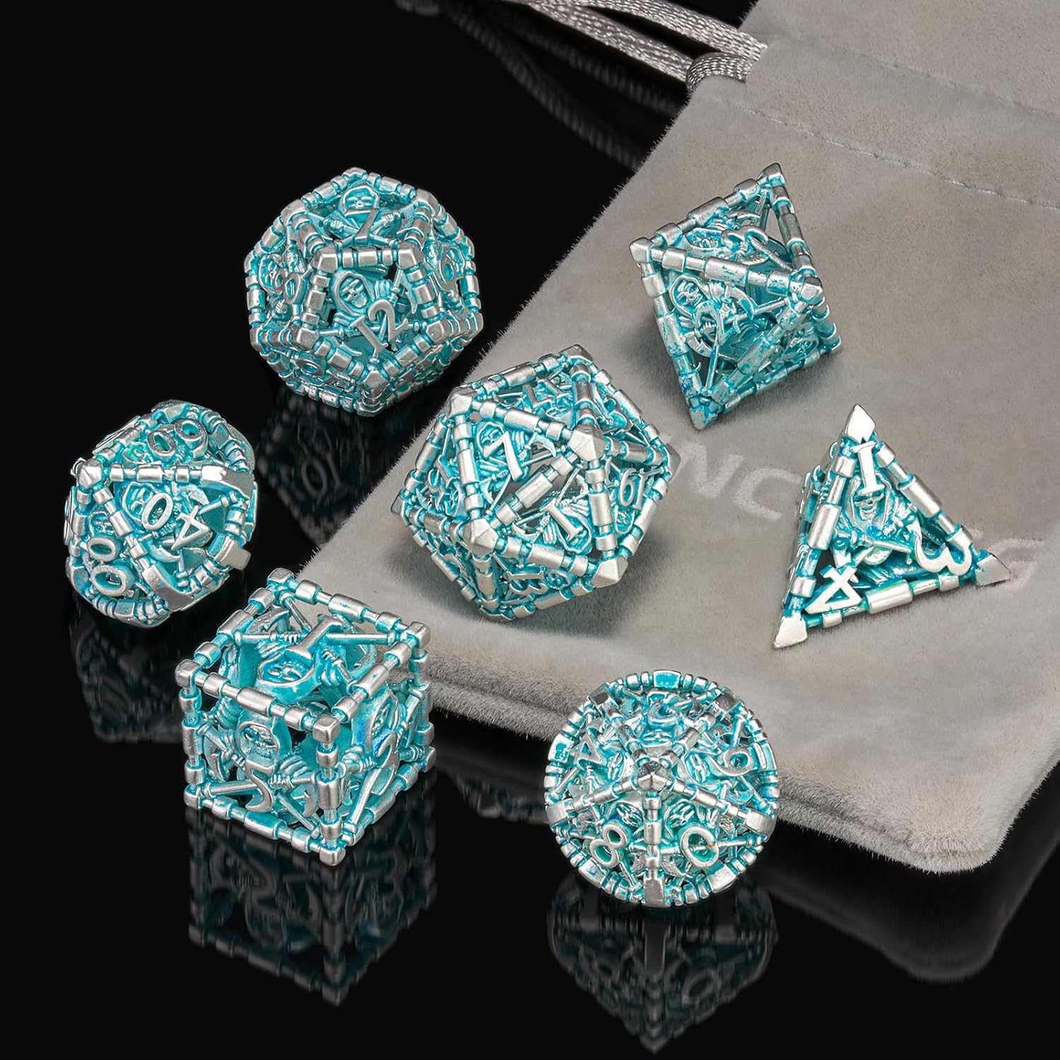 D&D - Set Dadi Metallo Cavi 7 Pezzi, Blu e Bianchi - immagine 2