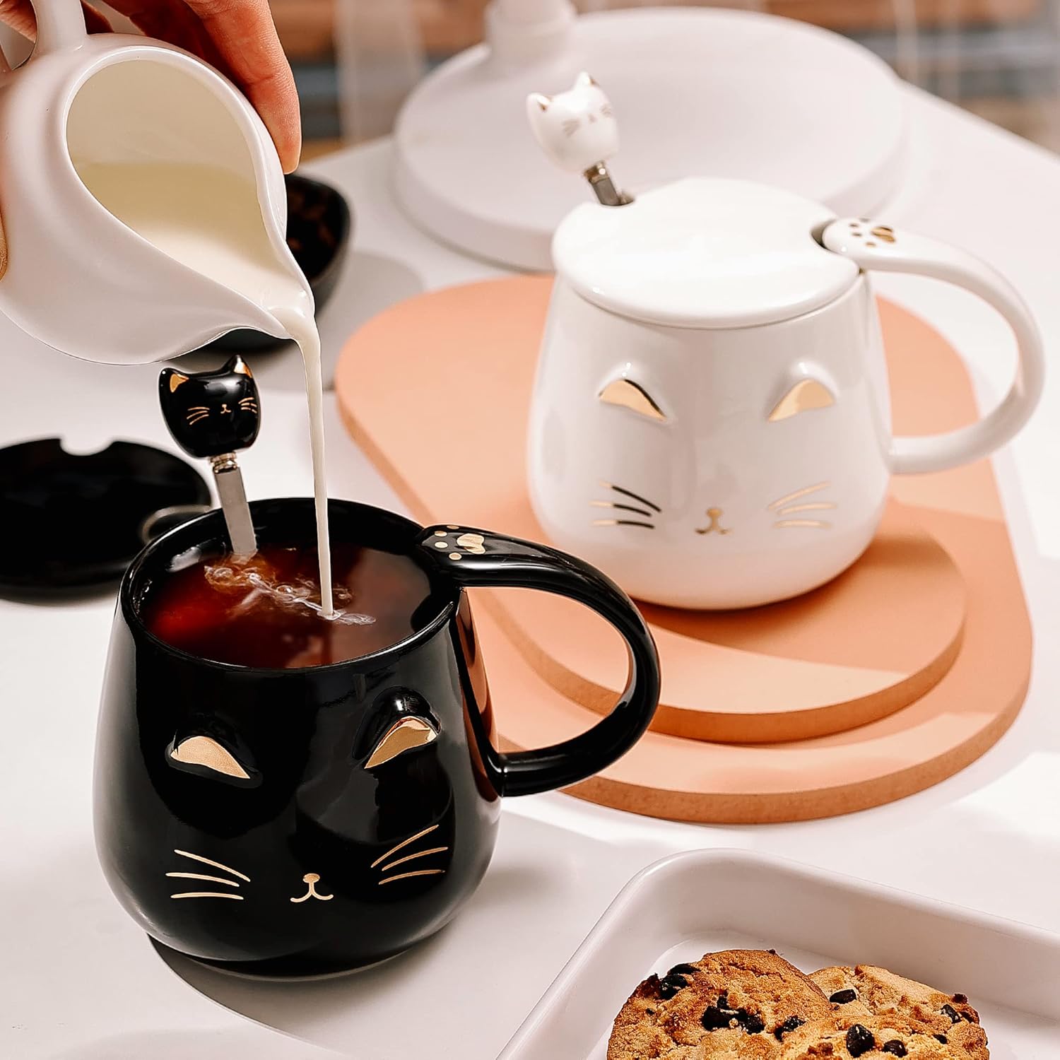 Set 2 Tazze Caffè Gatto con Coperchio e Cucchiaino 380ml - immagine 2