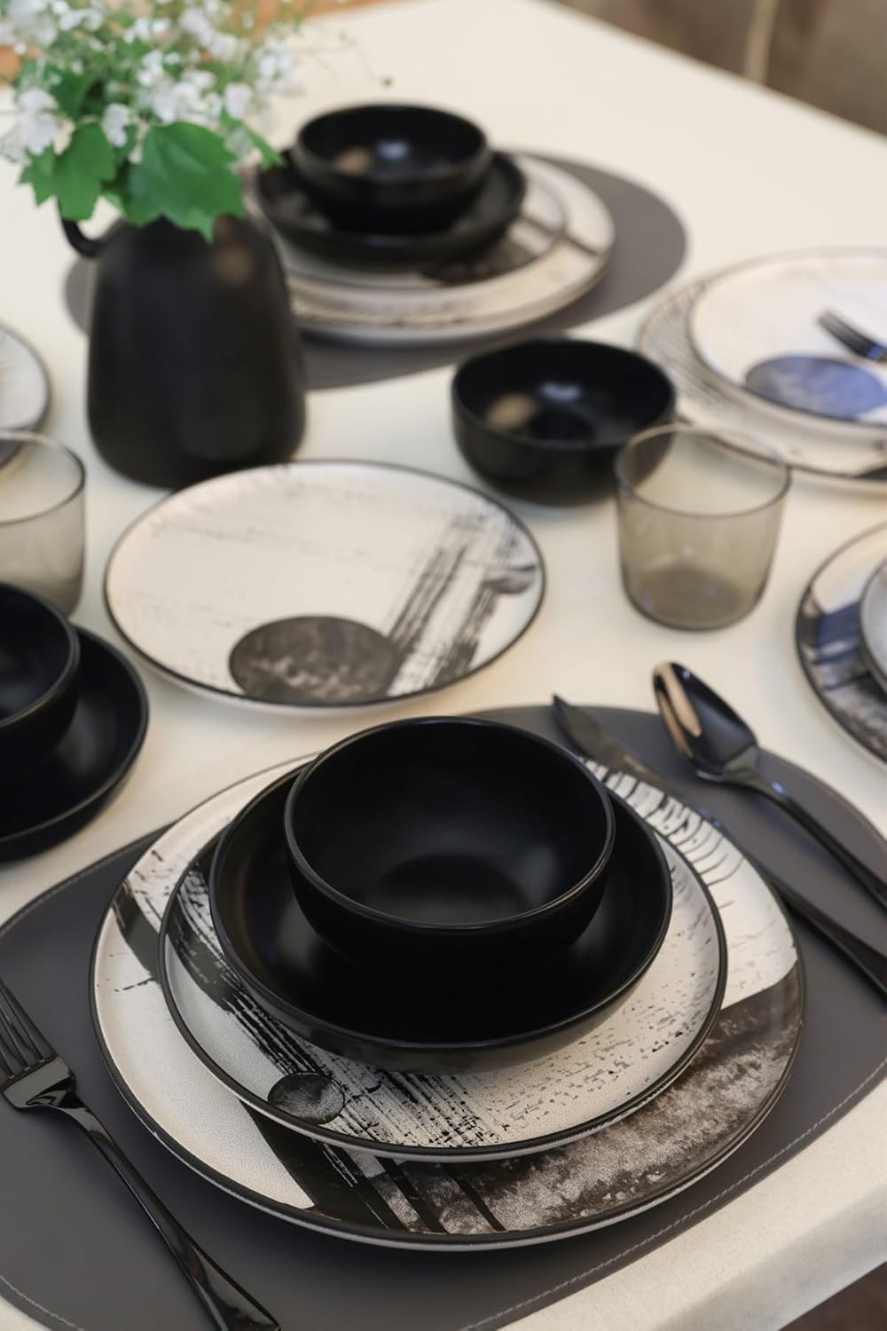 Set 24 Pezzi in Ceramica Nera e Bianca - immagine 2