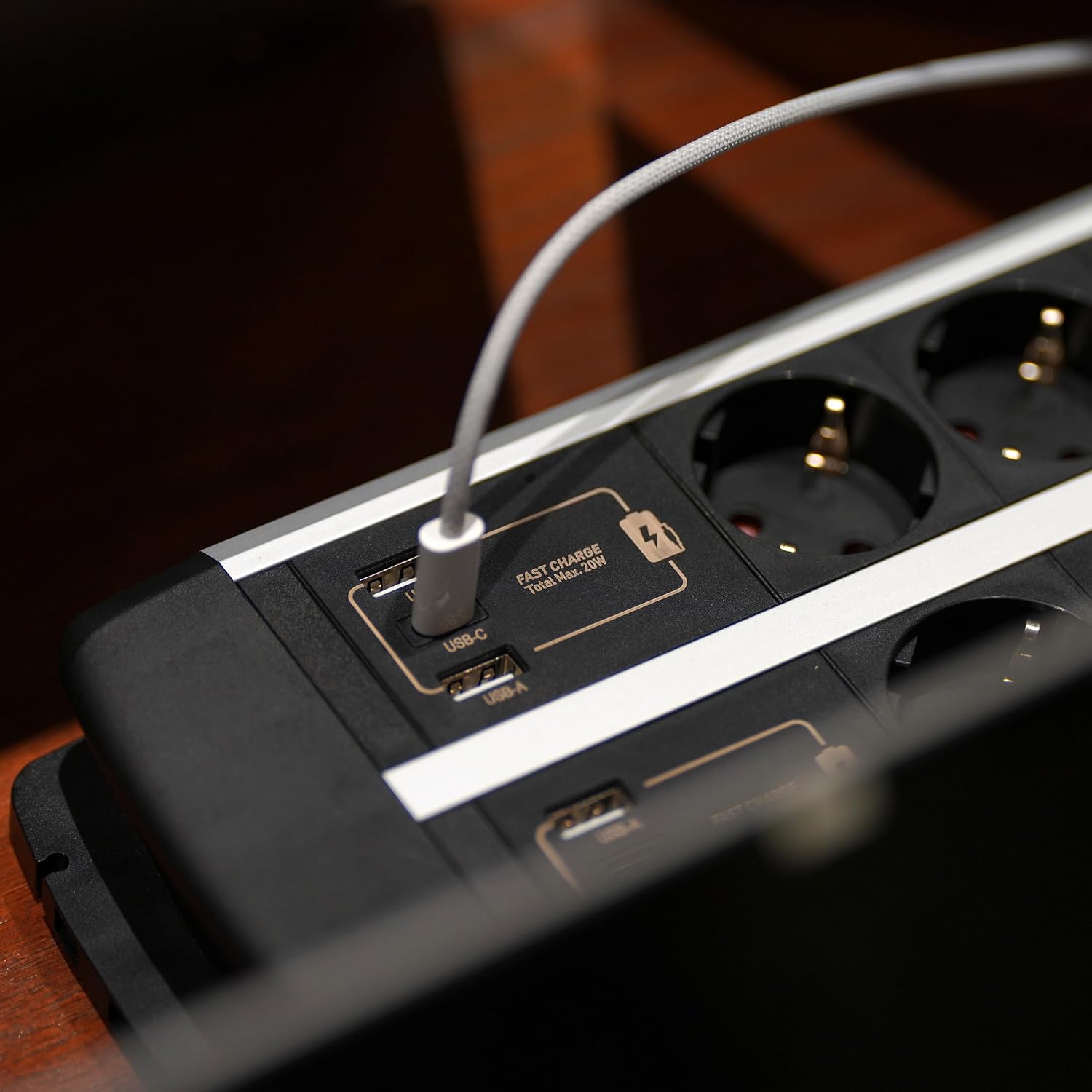 Multipresa 8 Prese con 2 Interruttori e USB 20W - immagine 8