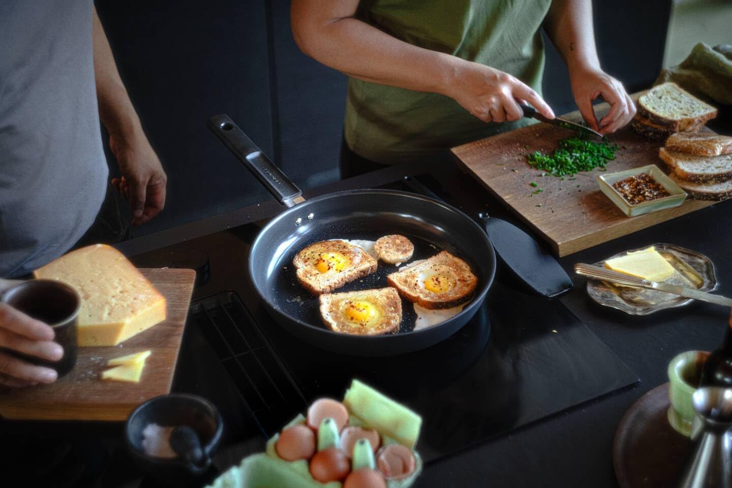 Fiskars Padella Hard Face 30 cm, Nera - immagine 3