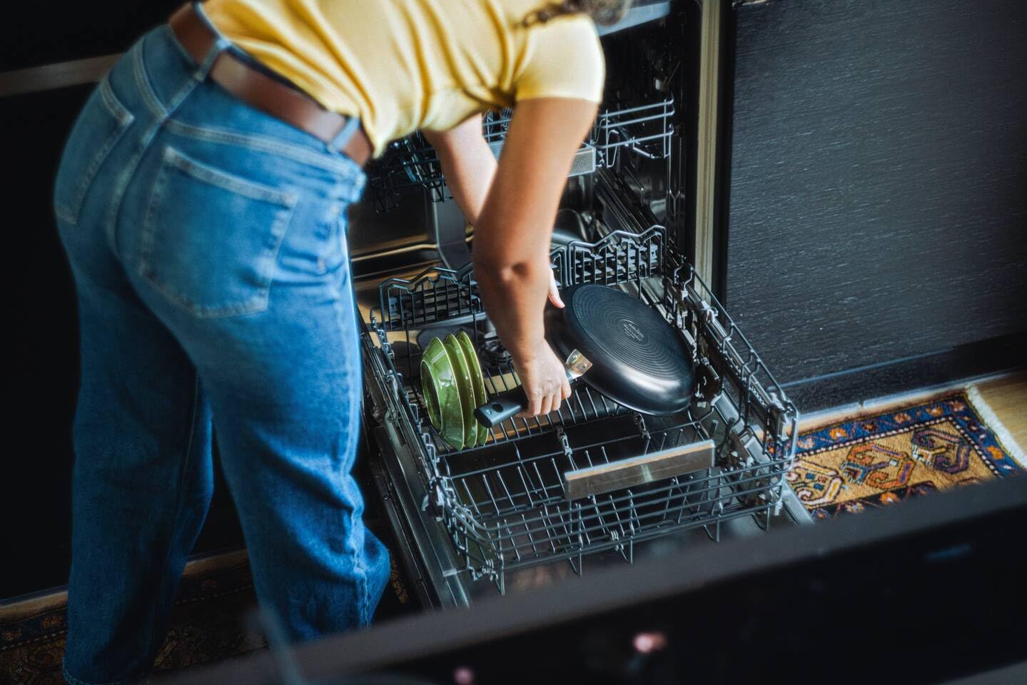 Fiskars Padella Hard Face 30 cm, Nera - immagine 4