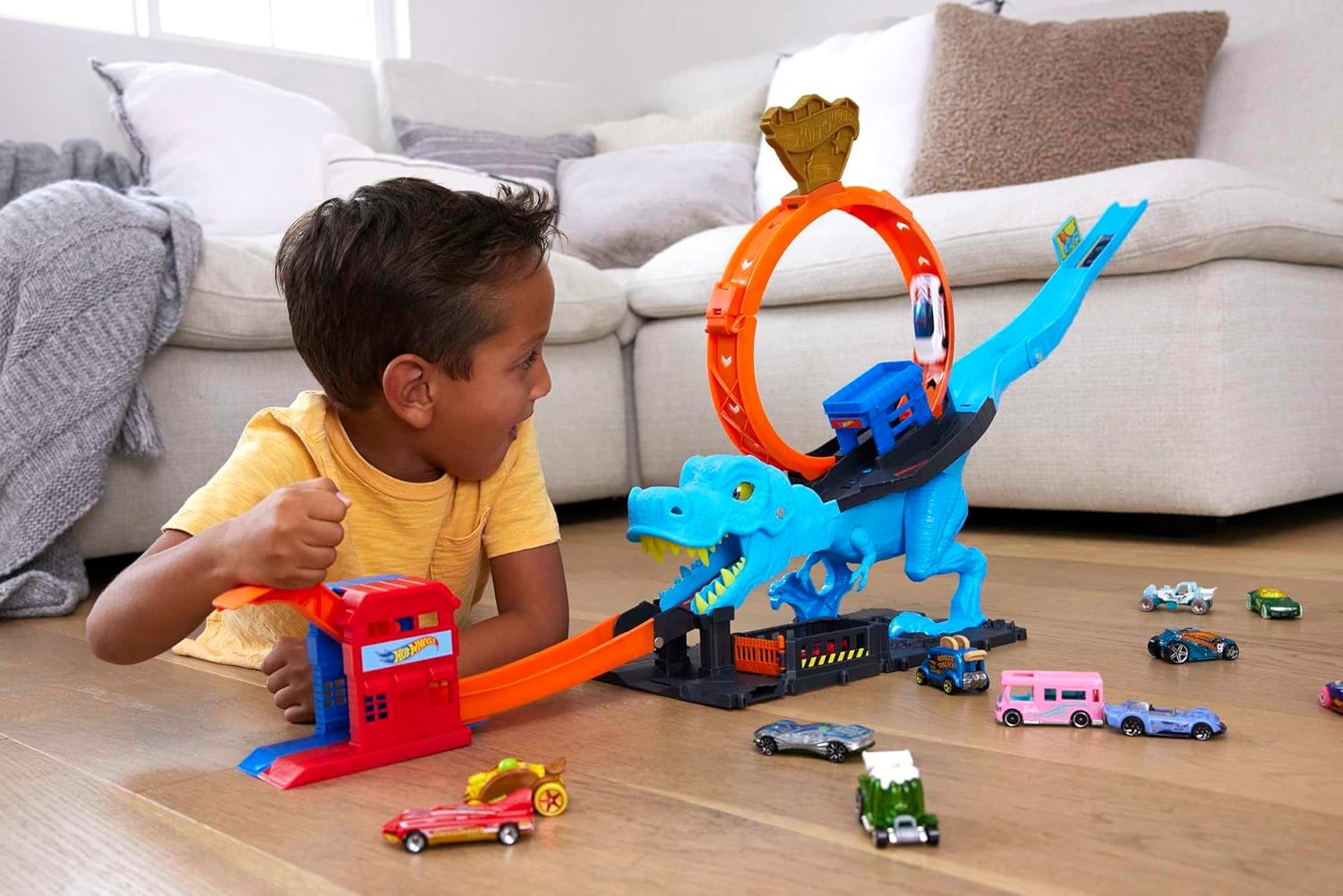 Hot Wheels City Pista con Macchinina e Mega Dinosauro - immagine 2