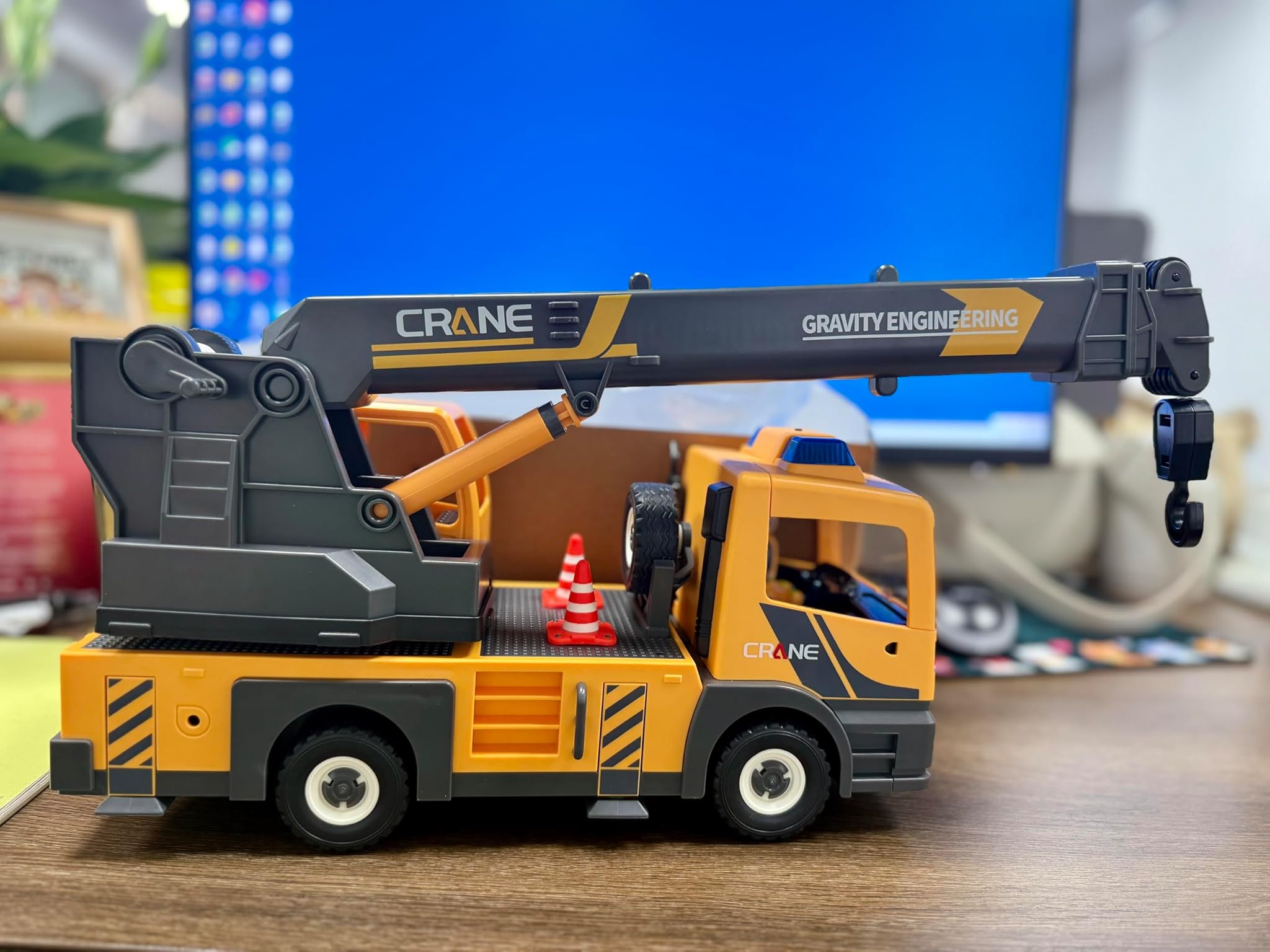 Coroiesty - Gru Camion con Modulo Luce & Suono, Giallo