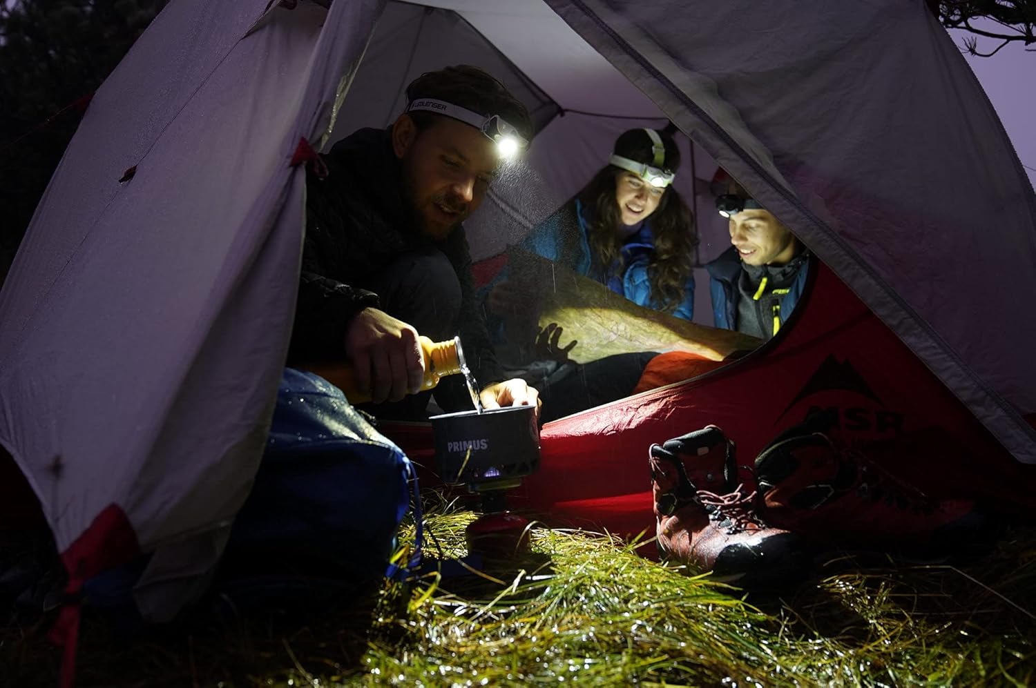 Ledlenser MH7 Torcia frontale LED da outdoor, nera/grigia, ricaricabile con batteria, 600 lumen, autonomia fino a 60 ore, luce rossa, possibile uso con 2 batterie AA, blocco per il trasporto - immagine 2