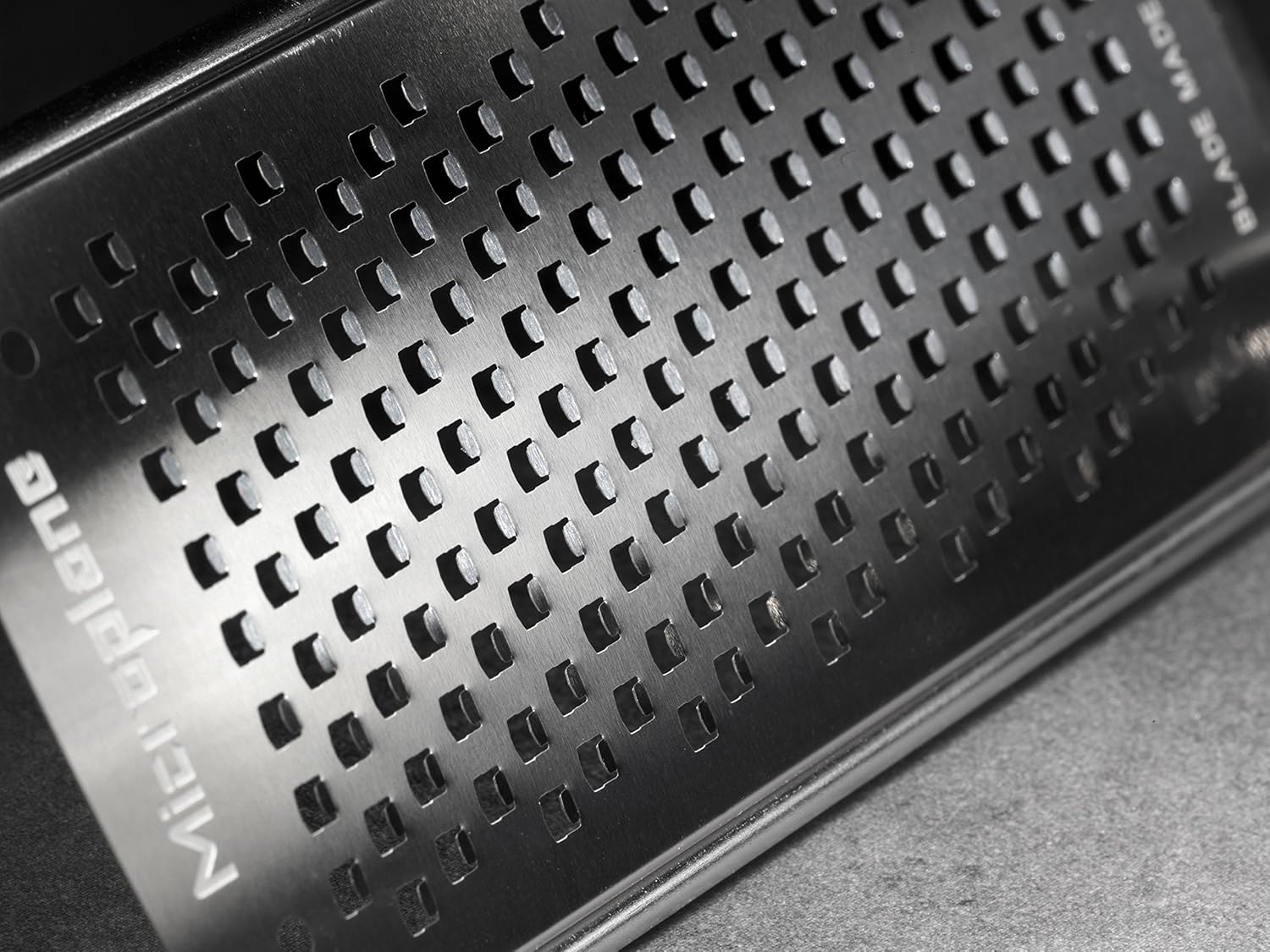 Microplane Grattugia da Cucina Lama Spessa, Nera - immagine 3