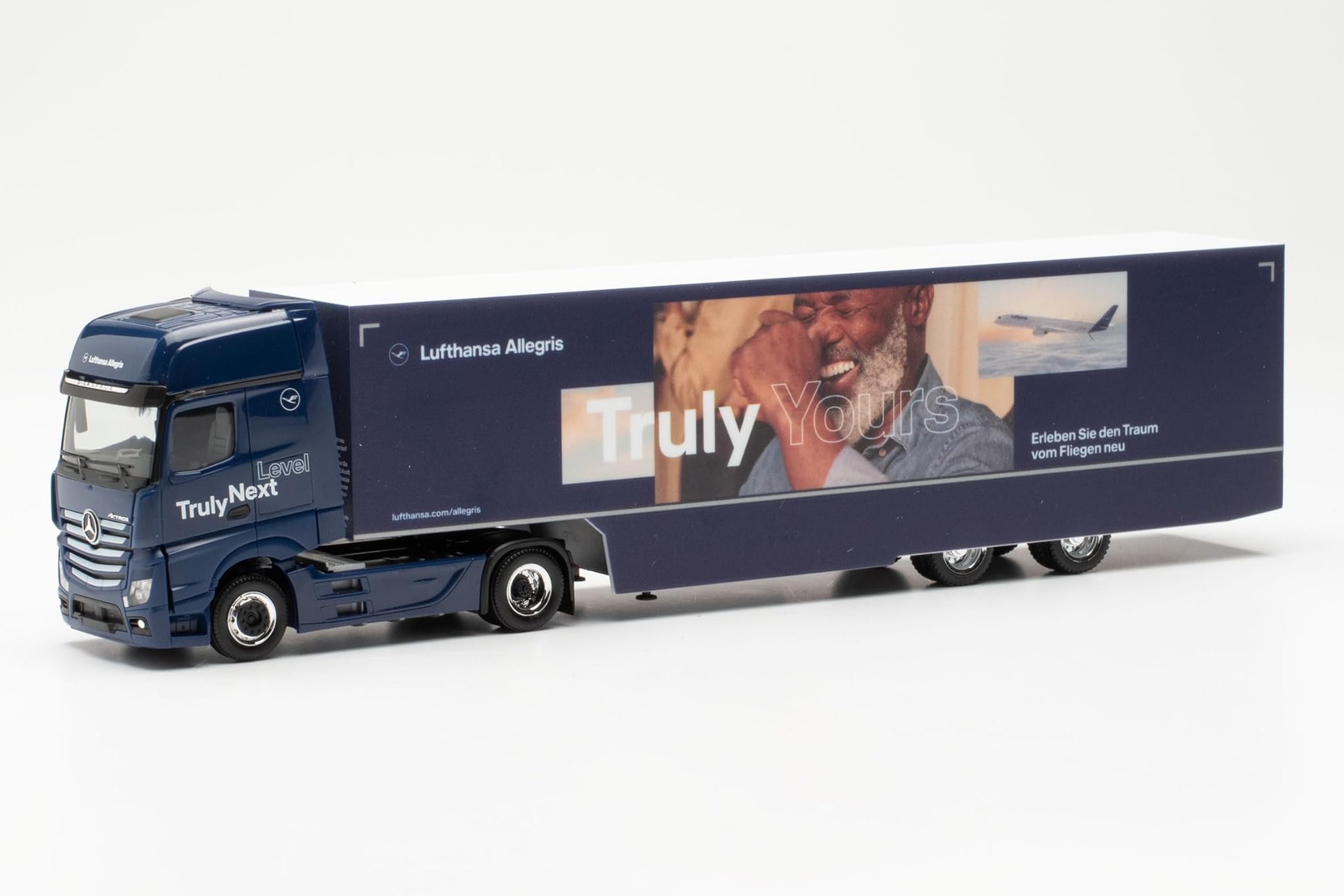 herpa Mercedes-Benz Actros Gigaspace Lufthansa 1:87