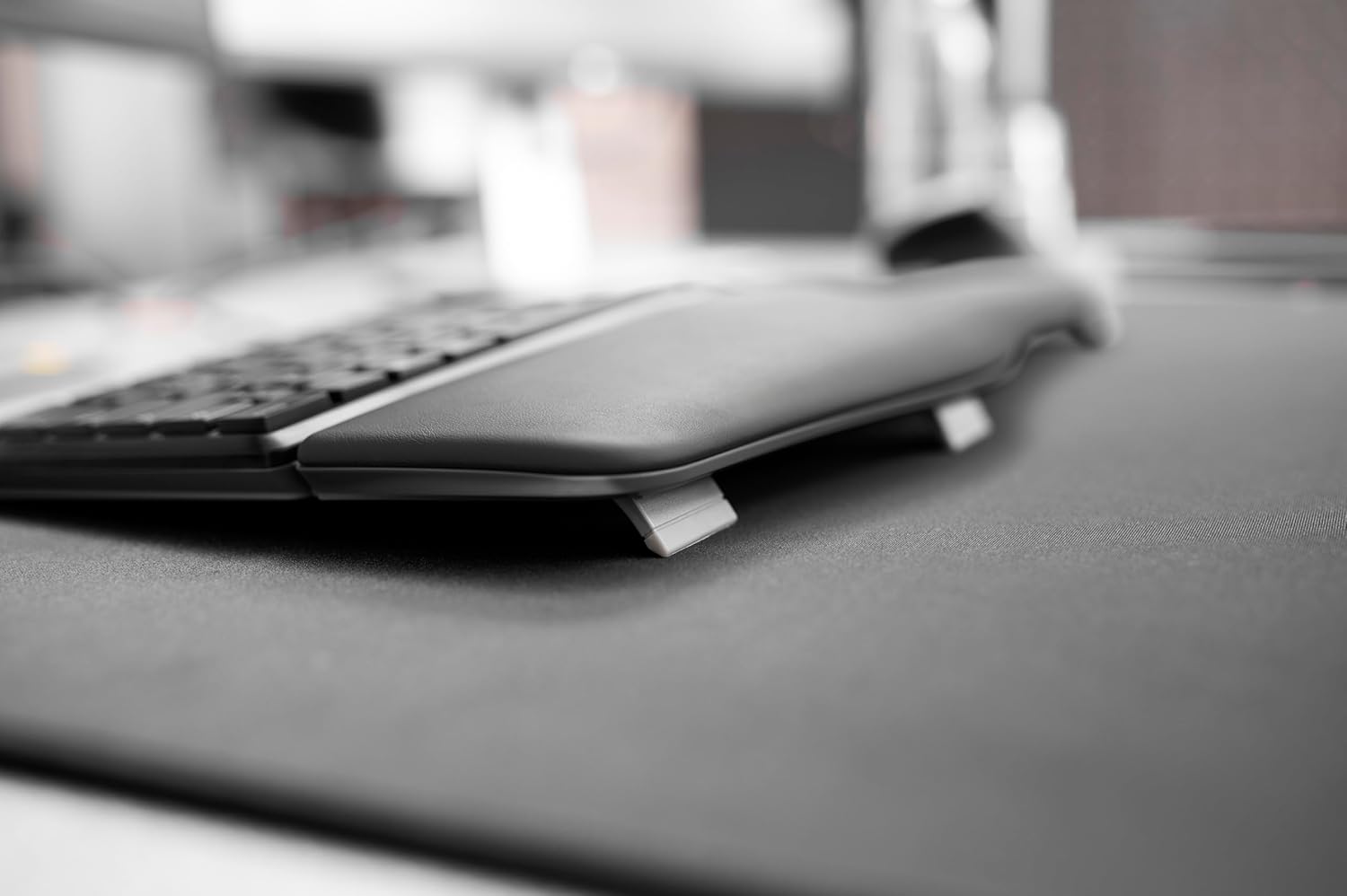 Cherry KC 4500 ERGO - Tastiera Ergonomica con Filo, Nero - immagine 4