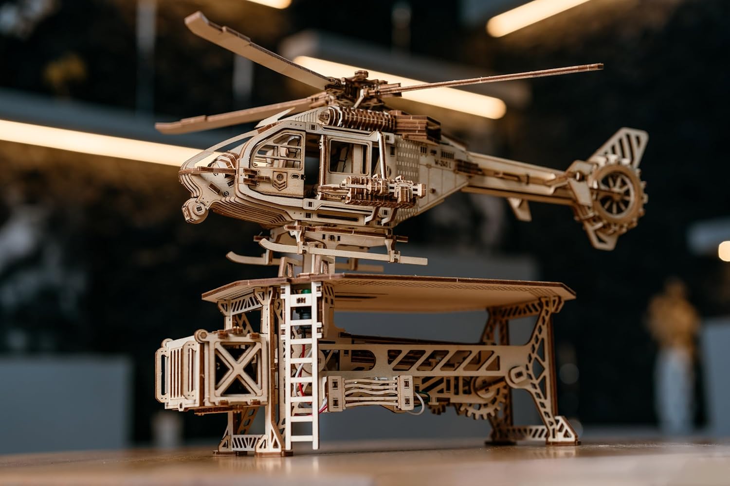 Wood Trick Thunder Chopper - Puzzle Elicottero 3D in Legno - immagine 3