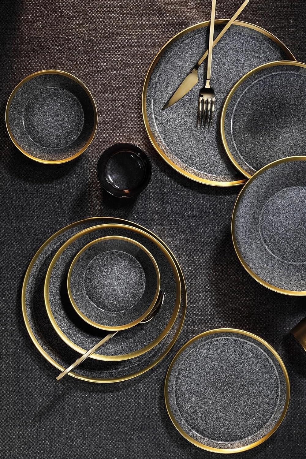 Set Piatti 16 Pezzi in Porcellana, Nero e Oro