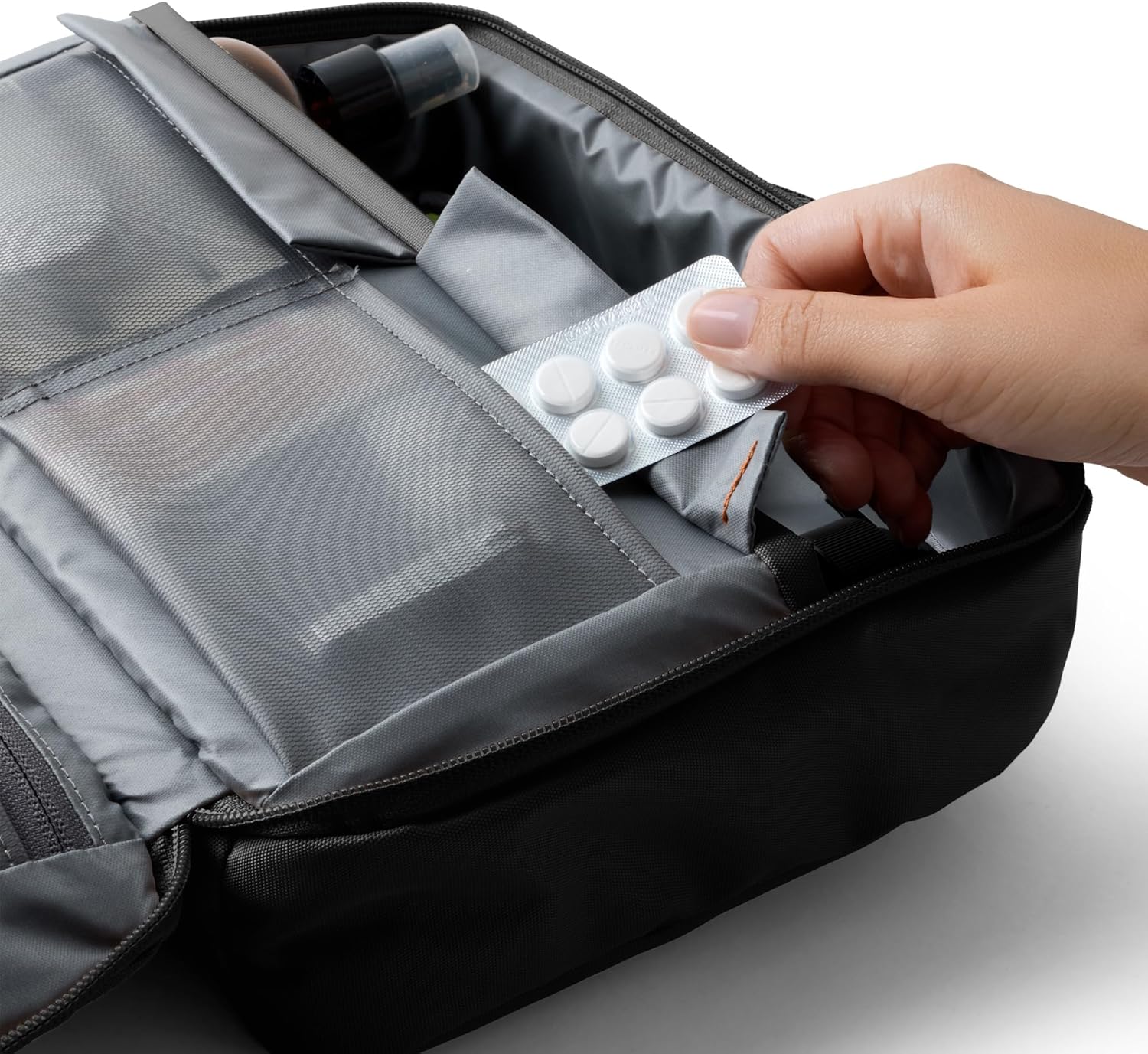 Bellroy Hanging Toiletry Kit Plus 8L - Black - immagine 5