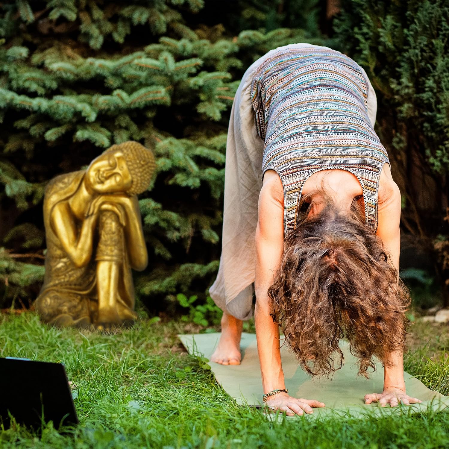 Relaxdays Buddha - Statua da Giardino Dorata 61 cm - immagine 3