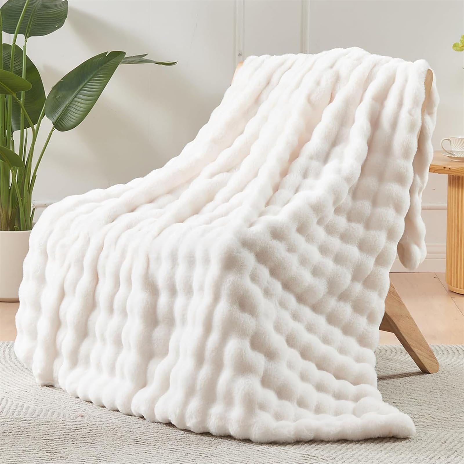 LINGKY Coperta Plaid Super Morbida Pile Peluche di Coniglio Caldo e Spesso, Copridivano Coperta Fluffy di Alta Qualità, Coperta Matrimoniale per Camera da Letto Viaggi (Bianco,130 x 160cm)