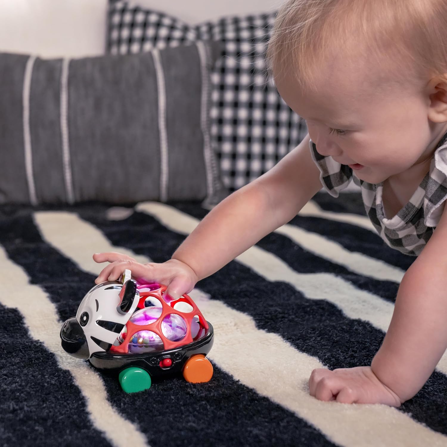 Baby EinsteinMacchina Giocattolo e sonaglio Oball Curious Car Zen ...