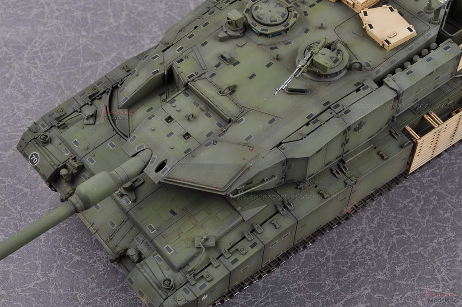 Hobby Boss 83867 – Modellino Leopard 2 A4 M Can - immagine 5