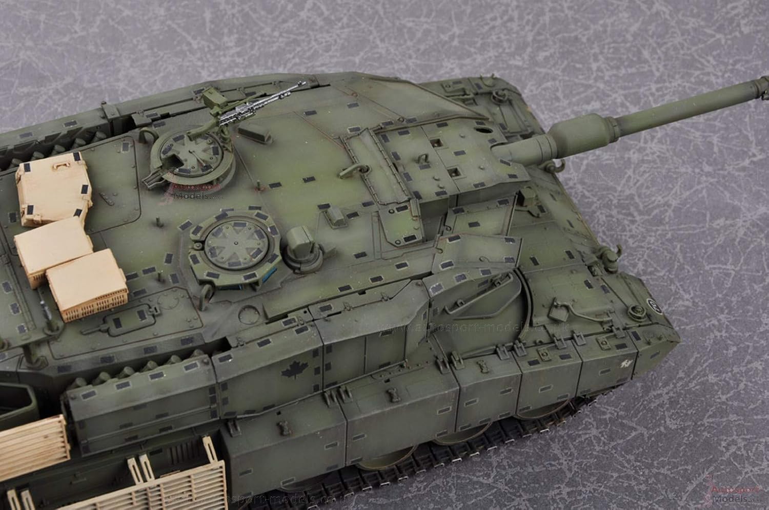 Hobby Boss 83867 – Modellino Leopard 2 A4 M Can - immagine 6