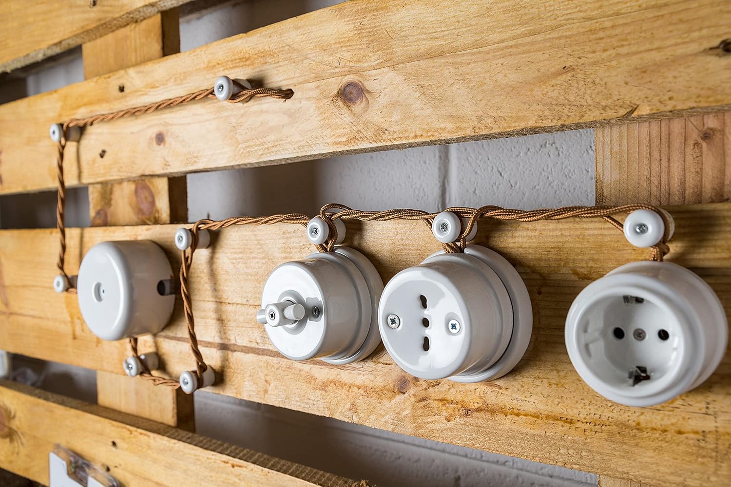 Amarcords - Fermacavo Vintage in Porcellana, Marrone - immagine 5