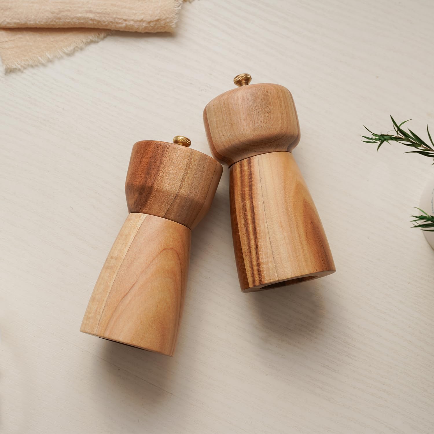 Set Macina Sale e Pepe con Vassoio, Legno di Acacia - immagine 6