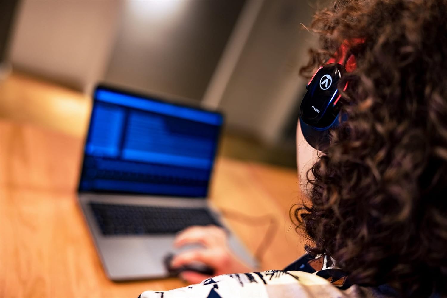 Austrian Audio Hi-X25BT - Cuffie Wireless Professionali, Nero/Rosso - immagine 6