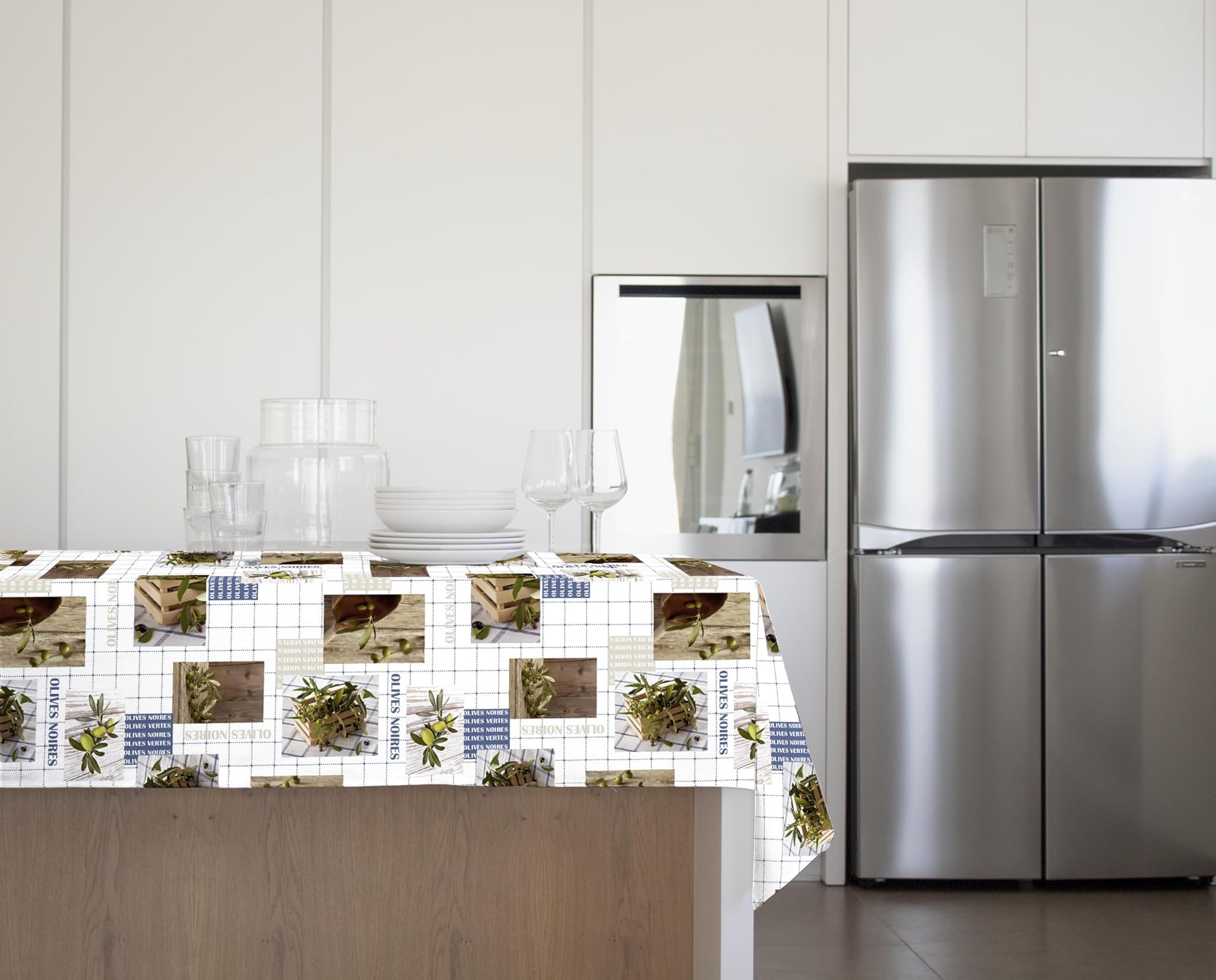 Gemitex Tovaglia Tradition, Felpata Cerata, Impermeabile e Antimacchia, Decoro 4141 Provenza Olive, Ideale x Tavoli Quadrati e Rotondi da 4 persone, 140 x 140 cm MADE IN ITALY, Rifinita con Tagliacuci