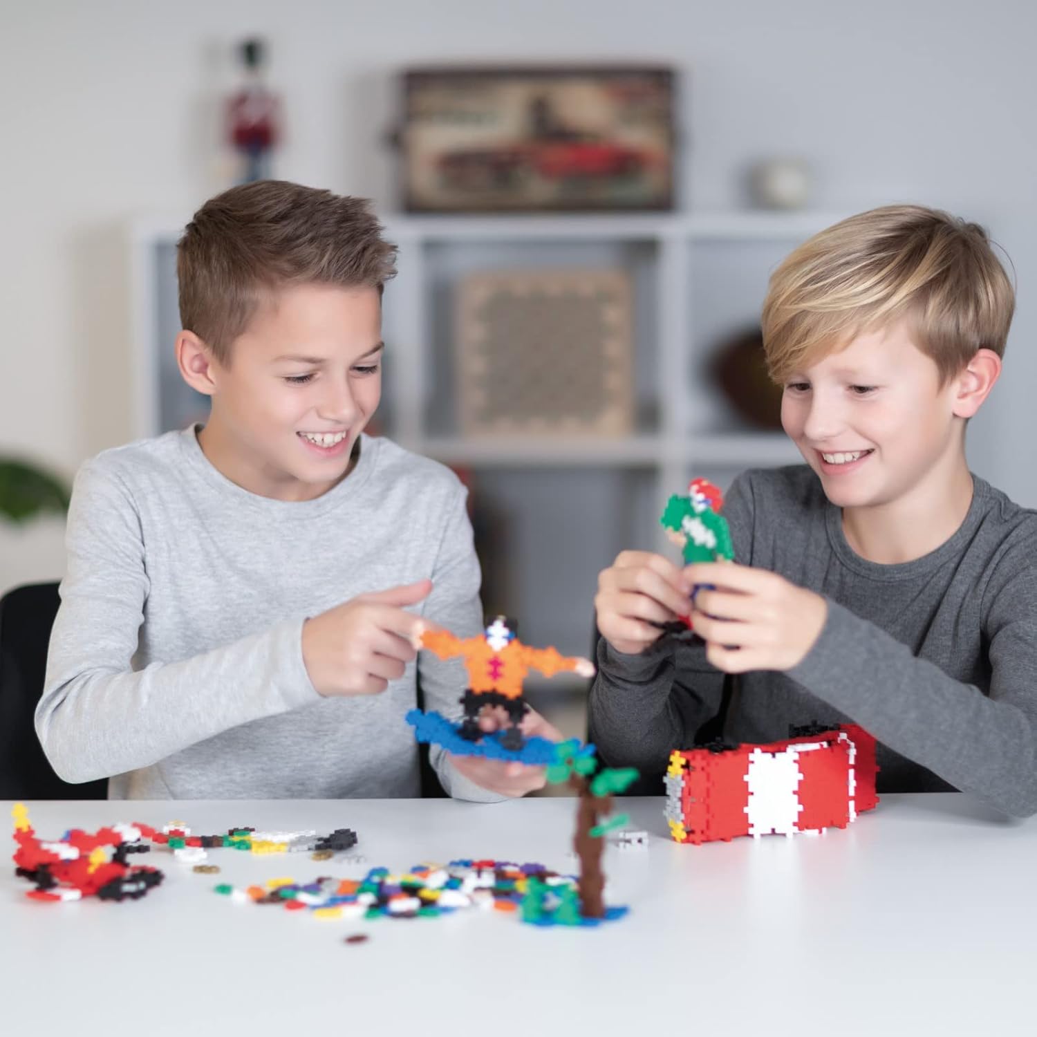 Plus-Plus PP32571 - Plus-Plus Mini Basic 600, Modelli/Colori Assortiti, 1 Pezzo - immagine 2