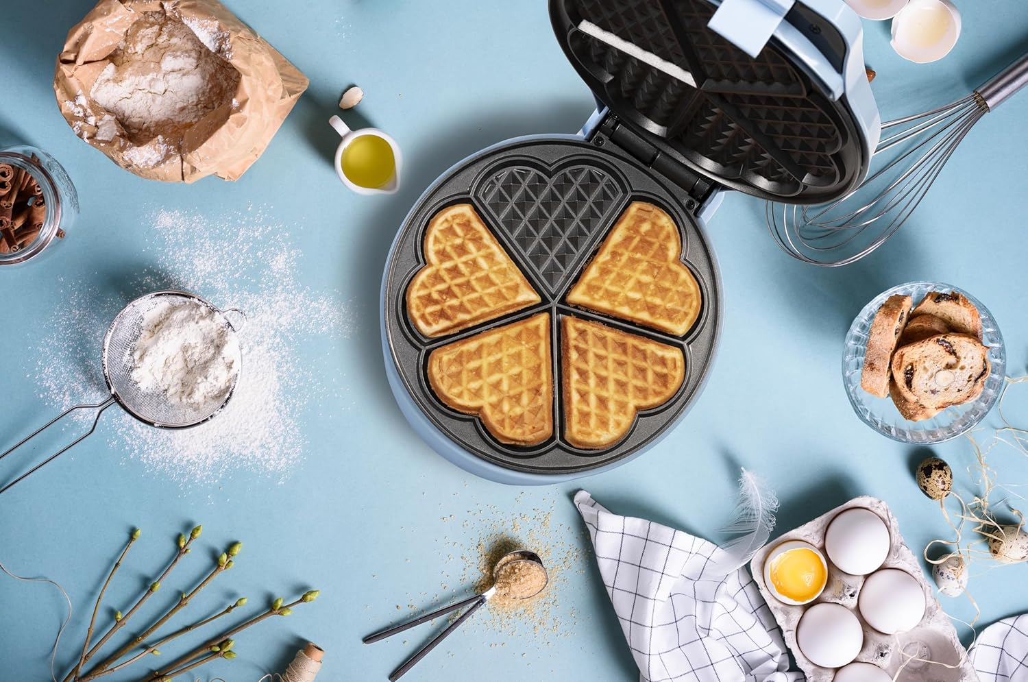 Bestron Waffle Maker a Cuore 700W, Blu - immagine 3